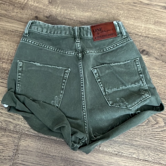 One X one teaspoon green distressed shorts - Picture 2 of 2